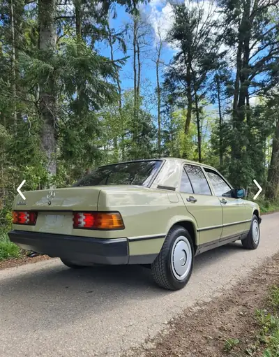 Mercedes-Benz 190 E 2.0 — Berline de prestige des années 80, état impeccable — Seitenansicht