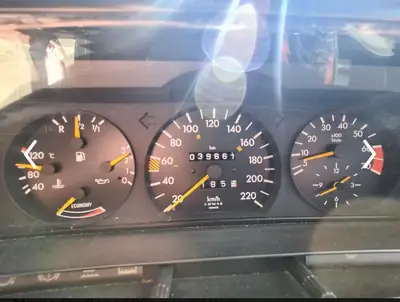 Mercedes-Benz 190 E 2.0 — Berline de prestige des années 80, état impeccable — Detail