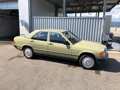 Mercedes-Benz 190 E 2.0 — Berline de prestige des années 80, état impeccable — Miniatur 11
