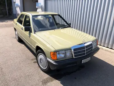 Mercedes-Benz 190 E 2.0 — Berline de prestige des années 80, état impeccable — Miniatur 12