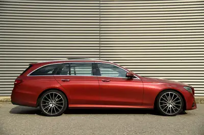 Mercedes-Benz E 200 AMG Premium Plus — Break élégant, hybride essence et équipements premium — Miniatur 8