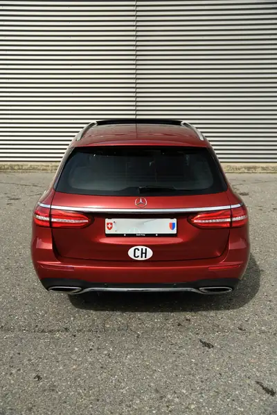 Mercedes-Benz E 200 AMG Premium Plus — Break élégant, hybride essence et équipements premium — Miniatur 12