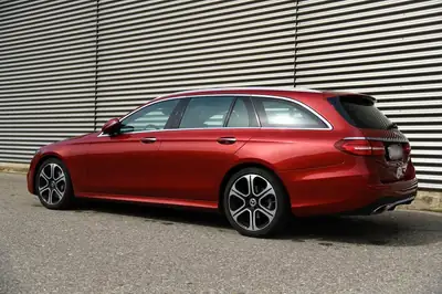 Mercedes-Benz E 200 AMG Premium Plus — Break élégant, hybride essence et équipements premium — Miniatur 11