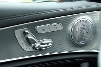 Mercedes-Benz E 200 AMG Premium Plus — Break élégant, hybride essence et équipements premium — Miniatur 15