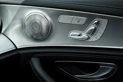 Mercedes-Benz E 200 AMG Premium Plus — Break élégant, hybride essence et équipements premium — Miniatur 16
