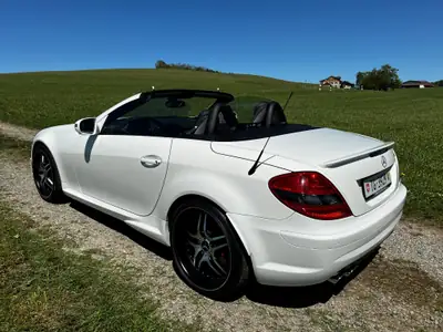 Mercedes-Benz SLK 55 AMG — Cabriolet sportif V8, 360 ch de pur plaisir — fianco