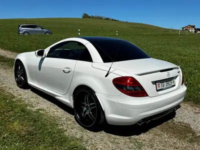 Mercedes-Benz SLK 55 AMG — Cabriolet sportif V8, 360 ch de pur plaisir — Miniatura 17
