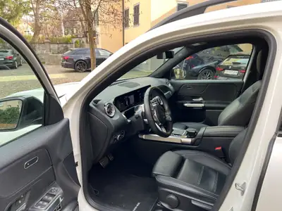 Mercedes-Benz GLB 35 AMG 4Matic — SUV compact haute performance, 67'000 km seulement — intérieur