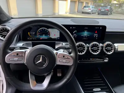 Mercedes-Benz GLB 35 AMG 4Matic — SUV compact haute performance, 67'000 km seulement — tableau de bord