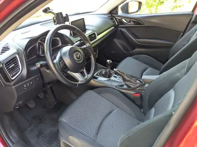 Mazda 3 2.0 16V Revolution — Berline fiable, entretien récent, 192'000 km — Innenraum