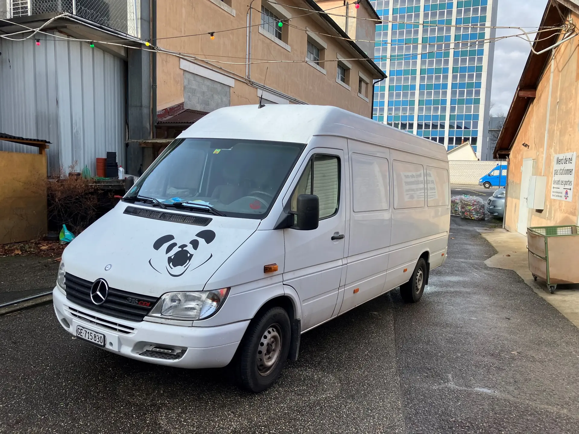 Mercedes-Benz Sprinter 316 CDI — Utilitaire robuste, 156 ch diesel, 165'000 km — Außenansicht