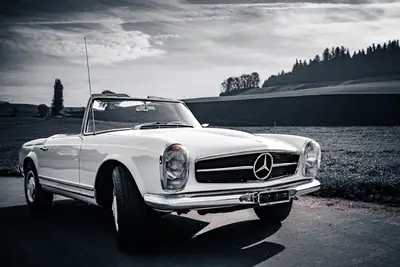 Mercedes-Benz SL 230 Pagode 1964 — Cabriolet de légende, trois places et hardtop — côté