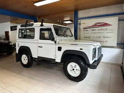 Land Rover Defender 90 2.5 Td5 — Le légendaire utilitaire 4x4, fiable et intemporel — vue extérieure