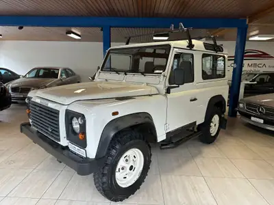 Land Rover Defender 90 2.5 Td5 — Le légendaire utilitaire 4x4, fiable et intemporel — arrière
