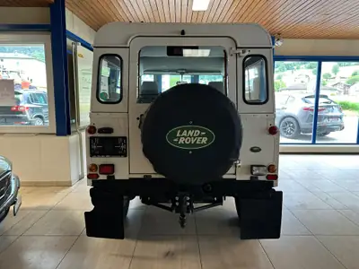Land Rover Defender 90 2.5 Td5 — Le légendaire utilitaire 4x4, fiable et intemporel — détail