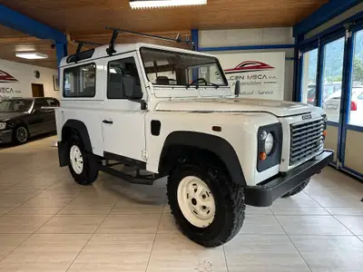 Land Rover Defender 90 2.5 Td5 — Le légendaire utilitaire 4x4, fiable et intemporel — Miniature 9
