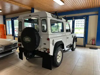 Land Rover Defender 90 2.5 Td5 — Le légendaire utilitaire 4x4, fiable et intemporel — Miniature 7