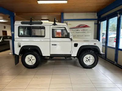 Land Rover Defender 90 2.5 Td5 — Le légendaire utilitaire 4x4, fiable et intemporel — Miniature 8