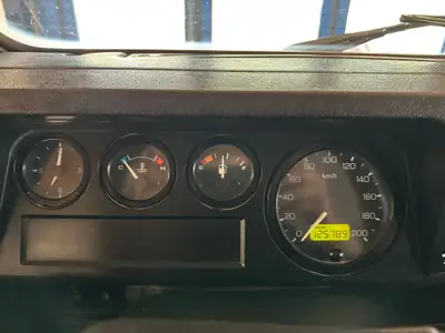 Land Rover Defender 90 2.5 Td5 — Le légendaire utilitaire 4x4, fiable et intemporel — Miniature 12