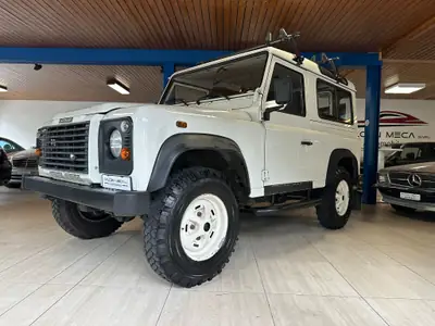 Land Rover Defender 90 2.5 Td5 — Le légendaire utilitaire 4x4, fiable et intemporel — Miniature 10