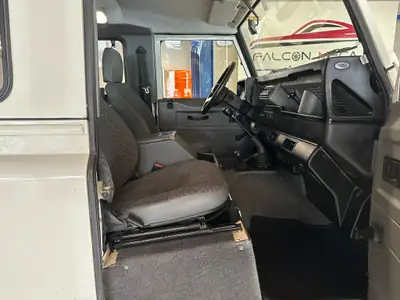 Land Rover Defender 90 2.5 Td5 — Le légendaire utilitaire 4x4, fiable et intemporel — Miniature 14