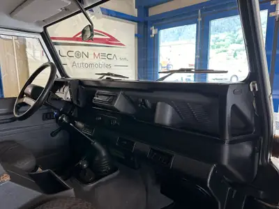 Land Rover Defender 90 2.5 Td5 — Le légendaire utilitaire 4x4, fiable et intemporel — Miniature 13