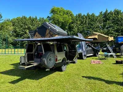 Toyota Land Cruiser FZJ 80 — Le légendaire 4x4 de 1993, fiable et intemporel — fianco
