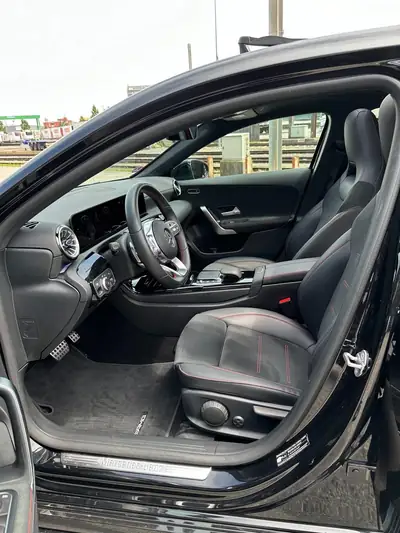 Mercedes-Benz Classe A 200 AMG Line — Berline dynamique, 20 000 km, première main — Miniature 9