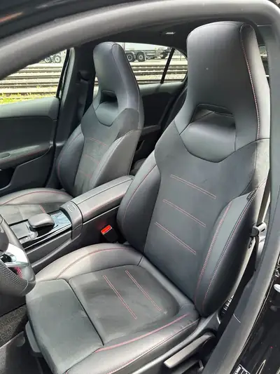 Mercedes-Benz Classe A 200 AMG Line — Berline dynamique, 20 000 km, première main — Miniature 11