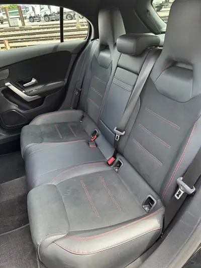 Mercedes-Benz Classe A 200 AMG Line — Berline dynamique, 20 000 km, première main — Miniature 12