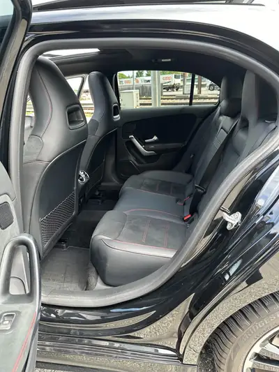 Mercedes-Benz Classe A 200 AMG Line — Berline dynamique, 20 000 km, première main — Miniature 10