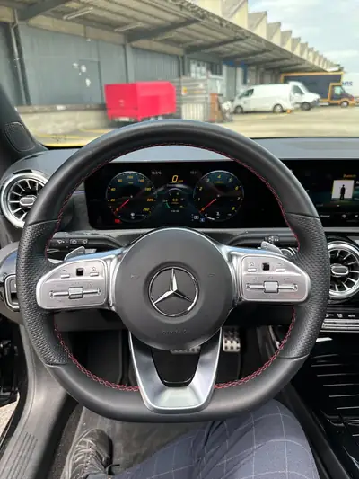 Mercedes-Benz Classe A 200 AMG Line — Berline dynamique, 20 000 km, première main — Miniature 14