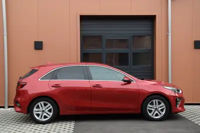 Kia Ceed 1.4 T-GDi Style 2018 — Berline dynamique, équipée et sans sinistre — intérieur
