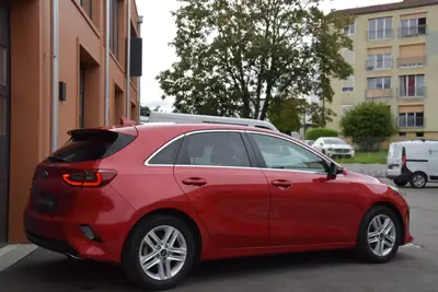 Kia Ceed 1.4 T-GDi Style 2018 — Berline dynamique, équipée et sans sinistre — Miniature 8