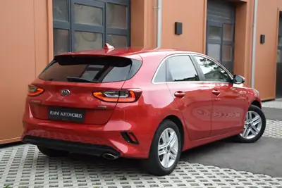 Kia Ceed 1.4 T-GDi Style 2018 — Berline dynamique, équipée et sans sinistre — Miniature 7