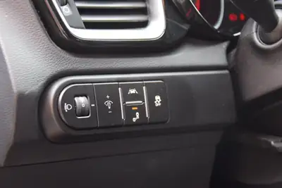 Kia Ceed 1.4 T-GDi Style 2018 — Berline dynamique, équipée et sans sinistre — Miniature 12