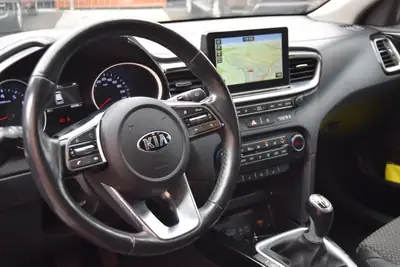 Kia Ceed 1.4 T-GDi Style 2018 — Berline dynamique, équipée et sans sinistre — Miniature 11