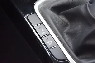 Kia Ceed 1.4 T-GDi Style 2018 — Berline dynamique, équipée et sans sinistre — Miniature 18