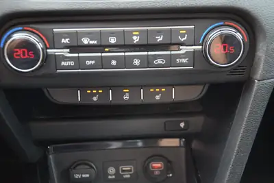 Kia Ceed 1.4 T-GDi Style 2018 — Berline dynamique, équipée et sans sinistre — Miniature 17