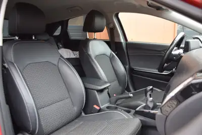 Kia Ceed 1.4 T-GDi Style 2018 — Berline dynamique, équipée et sans sinistre — Miniature 26