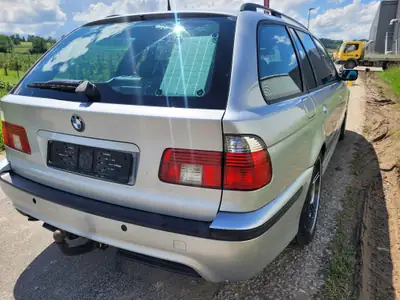 BMW 530d Touring — Break diesel robuste, entretien soigné, sans rouille — vista posteriore