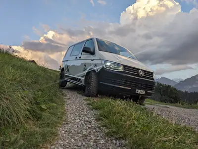 VW T6 2.0 TDI DSG — Utilitaire polyvalent, 150 ch fiable et économe — exterior view