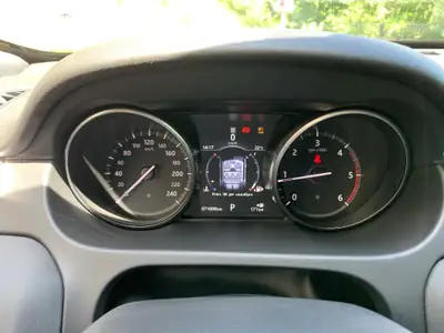 Land Rover Discovery Sport 2.0 TD4 SE — SUV compact diesel robuste, 79 500 km — Miniature 9