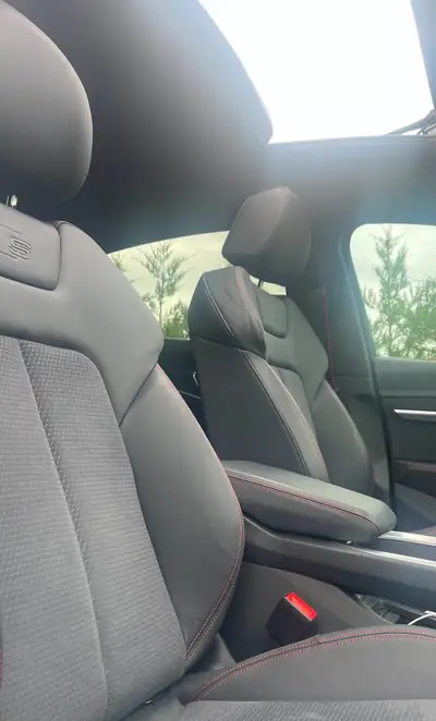 Audi Q8 Sportback 50 e-tron S line — SUV électrique premium, 51 000 km seulement — détail