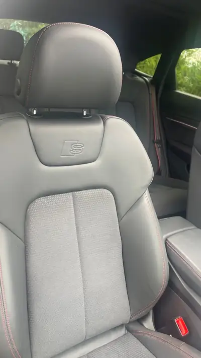 Audi Q8 Sportback 50 e-tron S line — SUV électrique premium, 51 000 km seulement — Miniature 7