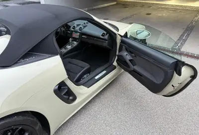 Porsche 718 Boxster Spyder PDK — Roadster performant, 5'500 km, collector suisse — Miniature 16