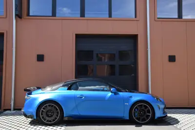 Alpine A110 R — Coupé sportif français 300 ch, finition Bleu Racing Mat exclusive — arrière