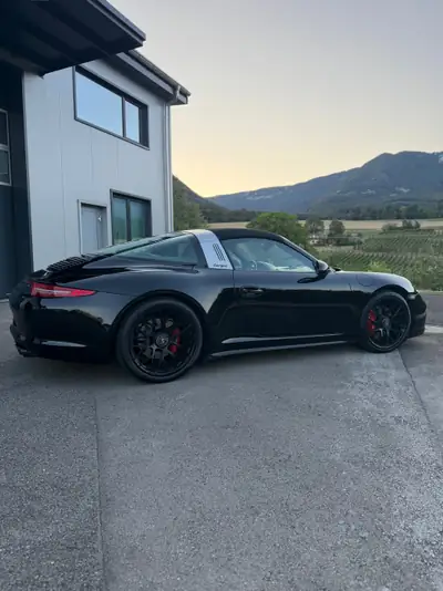 Porsche 911 Targa 4 GTS PDK — Cabriolet sportif all-wheel drive, état impeccable — Heckansicht