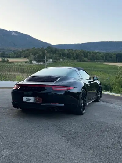 Porsche 911 Targa 4 GTS PDK — Cabriolet sportif all-wheel drive, état impeccable — Innenraum