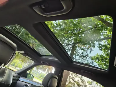 Mercedes-Benz E 63 AMG — Berline haute performance, 525 ch et boîte 7G-Tronic — Miniatur 9